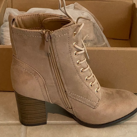 NIB Journee Collection “Baylor” taupe faux suede bootie, size 6.5 medium - Picture 2 of 13